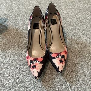 White house, black market, high heels